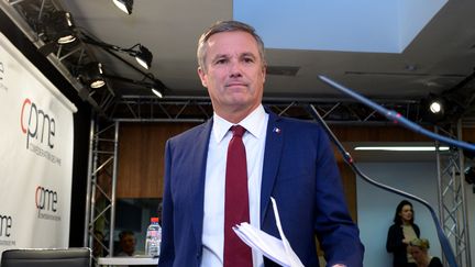 Le candidat de Debout la France, Nicolas Dupont-Aignan, lors d'un débat organisé dans les locaux de la Confédération des Petites et Moyennes Entreprises (CPME), à Paris, le 6 mars 2017. (ERIC PIERMONT / AFP)