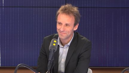 Le journaliste et rédacteur en chef de Spicee Media, Matthieu Firmin, veut parler du handicap "sans tabou". (FRANCEINFO / RADIOFRANCE)