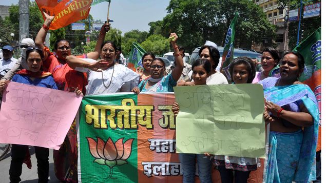 &nbsp; (© SIPA Manifestation en Inde en hommage aux deux jeunes fillles retrouvées pendues et violées)