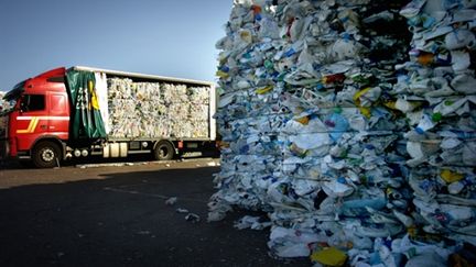 Les bouteilles en plastique, comme les bouteilles de lait, contiennent des parabènes (AFP - Jeff PACHOUD)