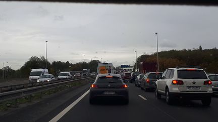 Embouteillages sur l'autoroute (photo d'illustration). (Stéphanie Berlu/Radio France)