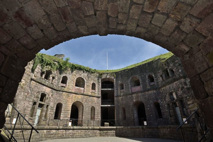 Vue de l'intérieur du fort Dorsner, à Giromagny, construit en 1875. (BRINGARD DENIS / HEMIS.FR / AFP)