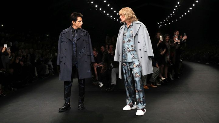 Les acteurs am&eacute;ricains Ben Stiller et Owen Wilson d&eacute;filent pour Valentino, &agrave; Paris, le 10 mars 2015. (CHRISTOPHE ENA / SIPA)