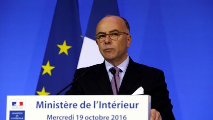 Le ministre de l'Intérieur Bernard Cazeneuve le 19 octobre 2016 à Paris. (GEOFFROY VAN DER HASSELT / AFP)