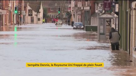 Tempête Dennis : le Pays de Galles sous les eaux