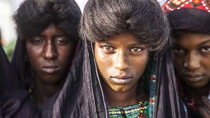 les jeunes hommes vont participer à un concours de beauté, dont le jury est constitué des plus belles filles de la tribu. Le but: que les vainqueurs séduisent les jeunes filles pour passer avec elles une nuit ou…toute la vie.  (Mario Gerth/HotSpot Media/SIPA)