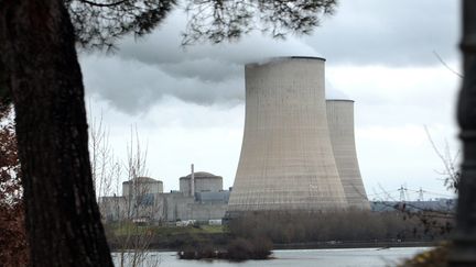 Les deux réacteurs de 1300 MW de la centrale de Golfech (Tarn-et-Garonne) font partie de ceux examinés lors de la concertation publique. (LARTIGUE STEPHANE / MAXPPP)