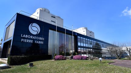 L'usine&nbsp;de la multinationale pharmaceutique française "Pierre Fabre" à Gien (Loiret), le 21 mars 2018. (GERARD JULIEN / AFP)