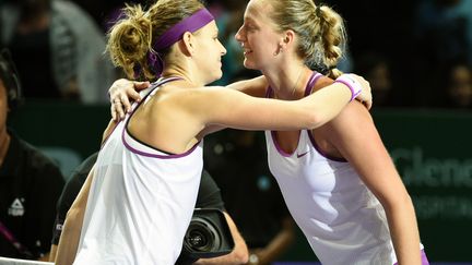 Lucie Safarova et Petra Kvitova après leur confrontation au Masters féminin. (ROSLAN RAHMAN / AFP)