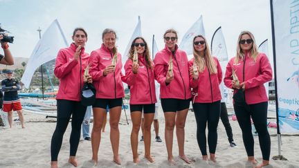 Les six aventurières à leur départ de Lima, au Pérou, pour traverser 8 000 km en paddle jusqu'en Polynésie française. (JEREMIE GABRIEN / CAP OPTIMIST / DR)