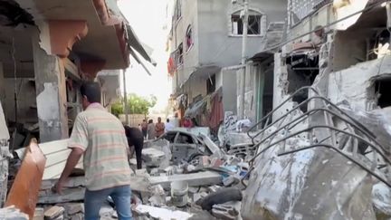 L'armée israélienne a bombardé le camp de réfugiés de Nousseirat, dans la bande de Gaza, tuant 24 personnes, samedi 20 juillet. Israël a assuré avoir ciblé des "terroristes du Hamas".