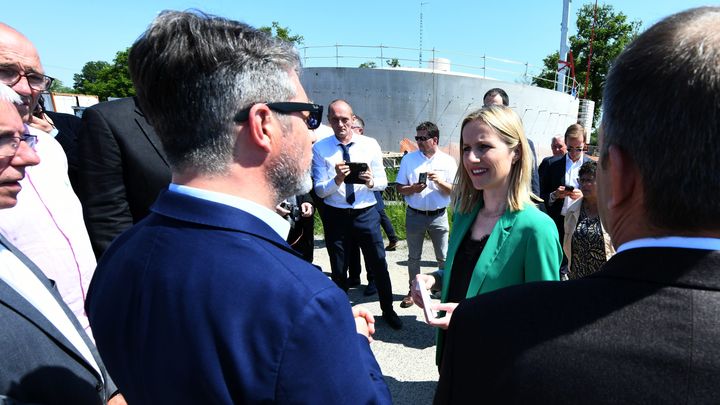 La secrétaire d'Etat à l'Ecologie Bérangère Couillard en visite en Creuse et dans l'Allier pour inaugurer les travaux d'interconnexion des réseaux d'eau, le 31 mai 2023. (BRUNO BARLIER / MAXPPP)