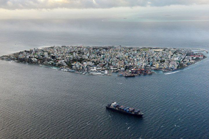 La ville-île de Malé, capitale des Maldives, en 2013. (ROBERTO SCHMIDT / AFP)