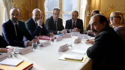 Le Premier ministre, Edouard Philippe, ouvre une réunion sur la réforme des retraites, avec notamment le secrétaire général de la CGT, Philippe Martinez, le 18 décembre 2019 à l'hôtel Matignon, à Paris. (THOMAS SAMSON / AFP)