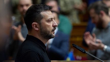 Der ukrainische Präsident Wolodymyr Selenskyj im Parlament, 16. Oktober 2024. (SOWIE UKRAINISCHE PRÄSIDENTLICHE PRESSE/AFP)