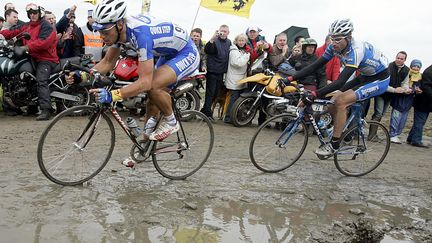 Tom Boonen mène le Tour des Flandres 2005 devant George Hincapie (GERO BRELOER / DPA)