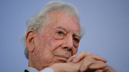 L'écrivain Mario Vargas Llosa lors de&nbsp;la foire nationale des petites et moyennes éditions de Rome, en décembre 2021. (GLORIA IMBROGNO/LIVEMEDIA/SHUTTE/SIPA / SHUTTERSTOCK)