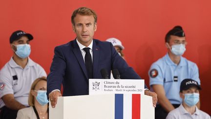 Le président de la République, Emmanuel Macron, lors du discours de clôture du Beauvau de la sécurité, le 14 septembre 2021, à Roubaix (Nord).&nbsp; (LUDOVIC MARIN / POOL / AFP)