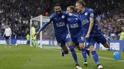 Jamie Vardy et Ryad Mahrez, les deux joyaux de Leicester (ADRIAN DENNIS / AFP)