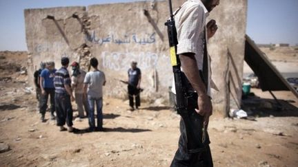 Des rebelles se rassemblent à l'est des montagnes Nafusah à l'ouest de la Libye. (AFP-Marco Longari)