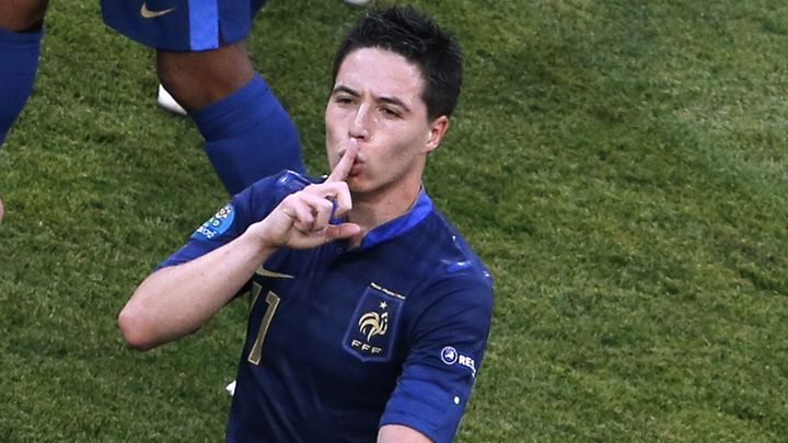 Samir Nasri c&eacute;l&egrave;bre son but marqu&eacute; contre l'Angleterre lors du premier match de l'&eacute;quipe de France &agrave; l'Euro, le 11 juin 2012. (ALLESSANDRO BIANCHI / REUTERS)