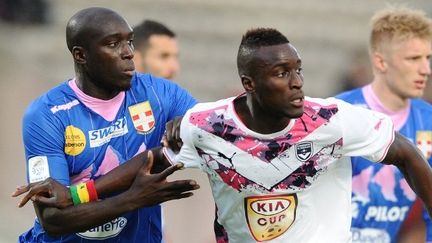 Yannick Sagbo (à gauche) et Ludovic Sane (à droite) vont se retrouver en finale de Coupe de France (NICOLAS TUCAT / AFP)