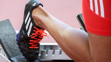 Un athlète avec un équipement Adidas lors des championnats du monde d'athlétisme à Pékin (Chine), le 23 août 2015. (MICHAEL KAPPELER / DPA / AFP)