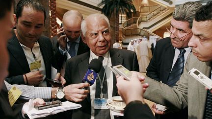 Hazem El-Beblaoui, le 7 septembre 2011, lors d'une r&eacute;union de ministres des Finances du Golfe et du monde arabe, &agrave; Abou&nbsp;Dabi. (JUMANA EL-HELOUEH / REUTERS)