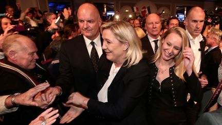 Marine Le Pen et Marion Maréchal à un meeting du FN en Paca, le 27 novembre 2015 à Nice. (MAXPPP)