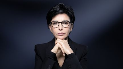 Rachida Dati, alors candidate Les Républicains pour la mairie de Paris, pose lors d'une session photo dans la capitale, le 25 novembre 2019. (JOEL SAGET / AFP)