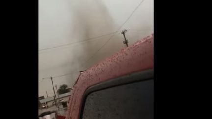 Capture écran de la vidéo "Tornado in Baker MT" postée sur Youtube par Travis Hatfield, le 11 juin 2016. (TRAVIS HATFIELD)