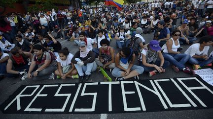 Des &eacute;tudiants protestent contre le gouvernement v&eacute;n&eacute;zu&eacute;lien &agrave; Caracas, le 16 f&eacute;vrier 2014. (JUAN BARRETO / AFP)