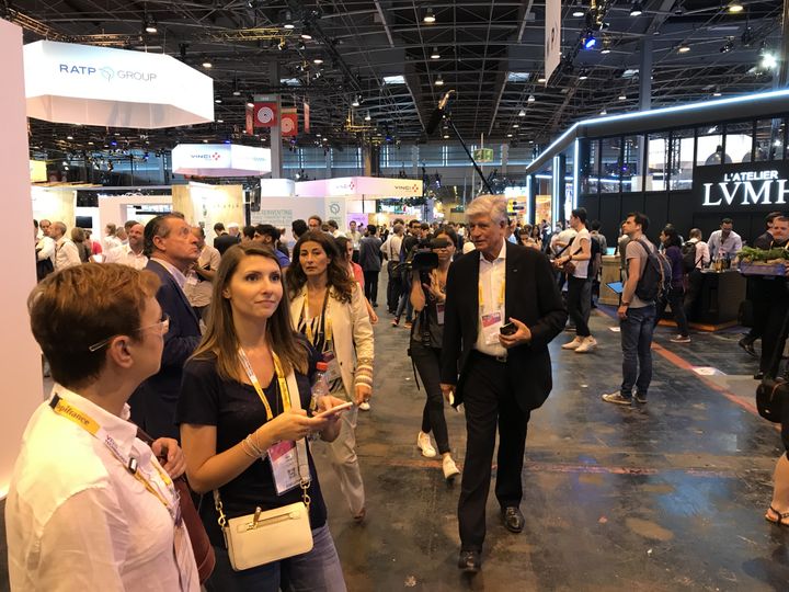 Maurice Lévy, PDG de Publicis et créateur de Vivatech, arpente les allées du salon. (RADIO FRANCE / JEROME COLOMBAIN)