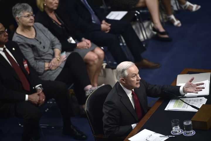 Le ministre de la Justice américain, Jeff Sessions, lors de son audition par le Sénat à Washington, le 13 juin 2017. (BRENDAN SMIALOWSKI / AFP)