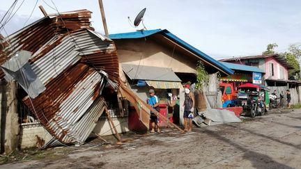 Le typhon Phanfone frappe les Philippines de plein fouet