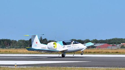 &nbsp; (L'E-Fan, avion 100% électrique, a réussi sa traversée de la Manche © Airbus Groupe - J.V. Reymondon)