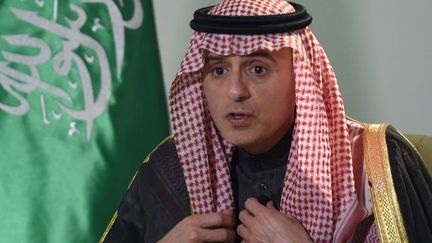 Le chef de la diplomatie saoudienne, Adel al-Jubeir, déclarant à l'AFP, le 18 février 2016 à Ryad, que «l'intervention militaire au Yémen se poursuivra jusqu'à restauration du pouvoir légitime». (FAYEZ NURELDINE / AFP)