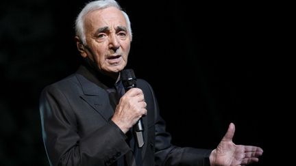 Charles Aznavour lors d'un concert &agrave; l'Olympia, &agrave; Paris, le 7 septembre 2011. (PIERRE VERDY / AFP)