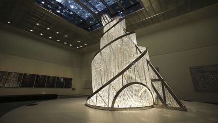 L'œuvre Fountain of Light, de&nbsp;Ai Weiwei, exposée au Louvre Abu Dhabi, le 6 novembre 2017. (KAMRAN JEBREILI  / AP / SIPA)