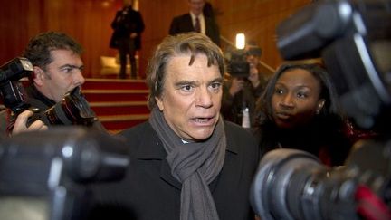 Bernard Tapie en décembre 2010 à Paris (AFP PHOTO BERTRAND LANGLOIS)