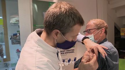 Grippe saisonnière : la campagne de vaccination démarre en France (FRANCE 2)