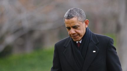 Barack Obama rentre &agrave; la Maison Blanche, &agrave; Washington (Etats-Unis), le 27 d&eacute;cembre 2012 en &eacute;courtant ses vacances pour s'occuper du budget am&eacute;ricain.&nbsp; (MANDEL NGAN / AFP)