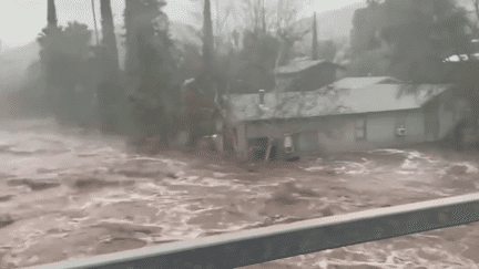 La Californie semble être devenue un laboratoire à ciel ouvert des chaos climatiques. Après les incendies, la sécheresse et les tempêtes de neige, l’heure est à l’état d’urgence, samedi 11 mars, en raison de violentes inondations. (France 2)