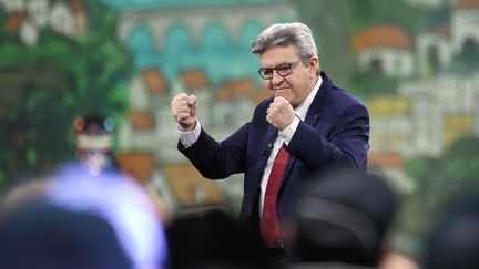 Le candidat Jean-Luc Mélenchon lors de son meeting à Nantes (Loire-Atlantique), le 16 janvier 2022. (SEBASTIEN SALOM-GOMIS / AFP)