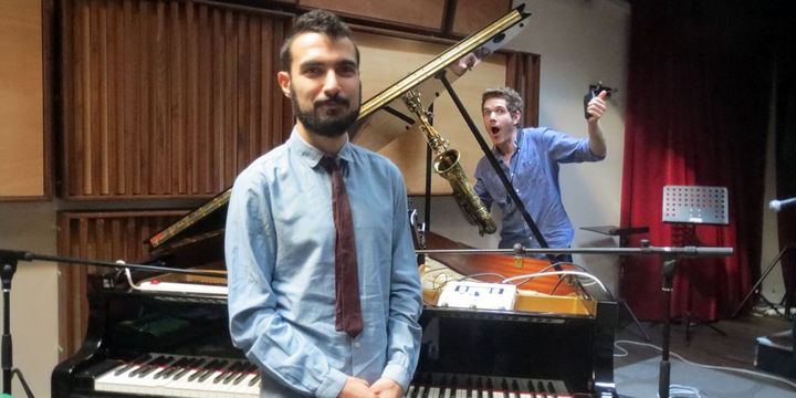 Tigran Hamasyan et le facétieux Ben Wendel, après l'interview et avant une répétition à Issy-les-Moulineaux (4 septembre 2013)
 (Annie Yanbékian)