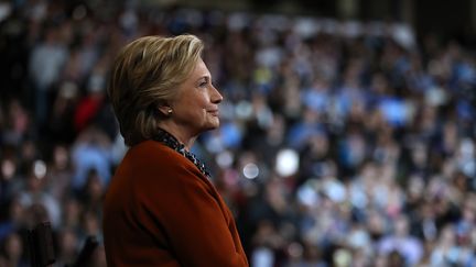 Hillary Clinton lors d'un meeting à Winston-Salem (Etats-Unis), le 27 octobre 2016. (JUSTIN SULLIVAN / GETTY IMAGES NORTH AMERICA / AFP)