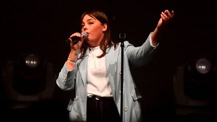 Charline Mignot du groupe "Vendredi sur mer" (PHOTO PHILIPPE JUSTE / MAXPPP)