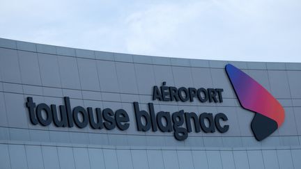 La façade principale de l'aéroport de Toulouse-Blagnac (Haute-Garonne), le 18 octobre 2023. (ANTOINE BERLIOZ / HANS LUCAS / AFP)