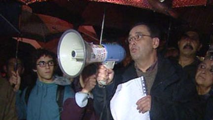 Bachir Ben Barka, le fils de Mehdi Ben Barka, le 29 octobre 2007 devant la brasserie Lipp à Paris. (© France)