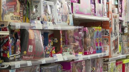 À quelques semaines de Noël, les prix de certains jouets explosent. Exemple dans la Manche. (France 3)